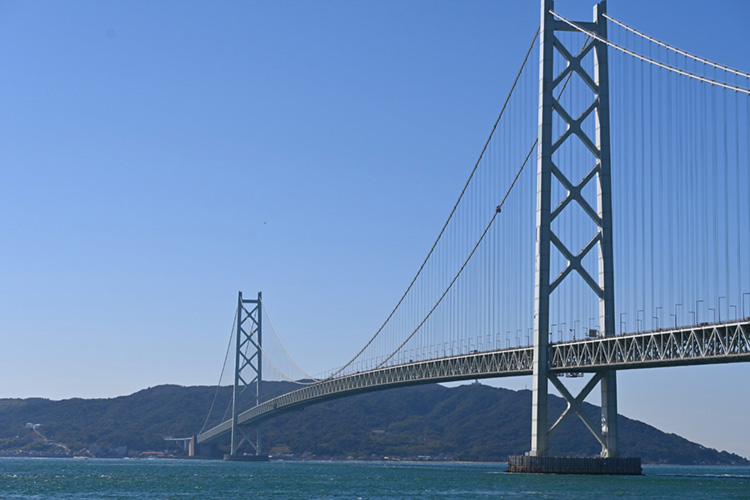 明石海峡大橋の開通