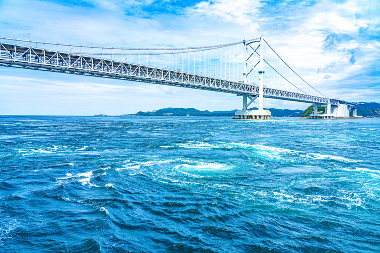 大鳴門橋と明石海峡大橋の違いは？構造・海峡などをわかりやすく解説